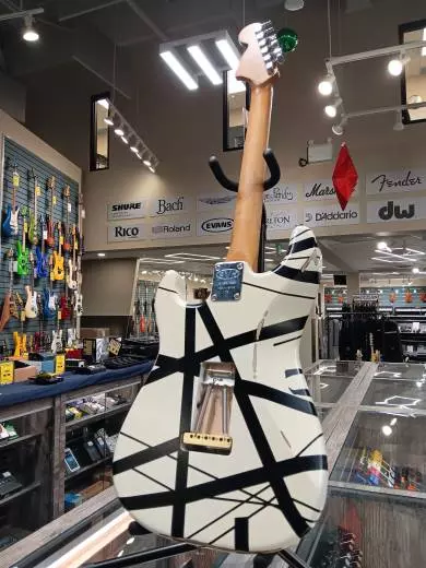 EVH - Striped Series '78 Eruption, Maple Fingerboard - White with Black Stripes Relic 2