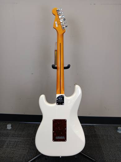 Fender - American Professional II Stratocaster, Rosewood Fingerboard - Olympic White 2