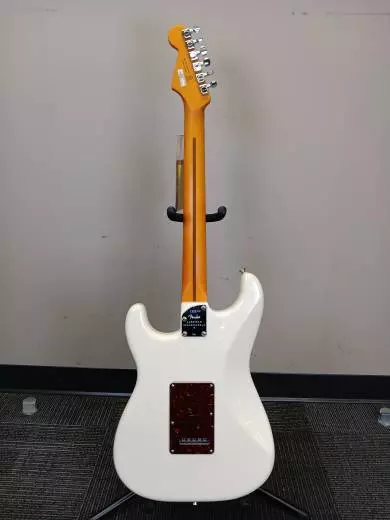 Fender - American Professional II Stratocaster, Rosewood Fingerboard - Olympic White 2