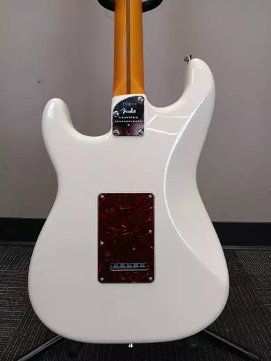 Fender - American Professional II Stratocaster, Rosewood Fingerboard - Olympic White 2