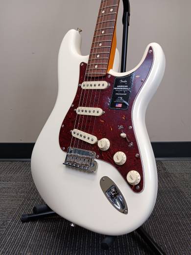 Fender - American Professional II Stratocaster, Rosewood Fingerboard - Olympic White 2