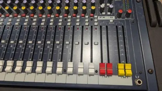 Soundcraft - FX16II 2