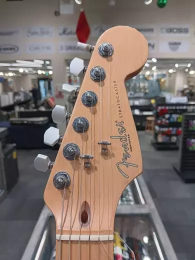 Fender - Lone Star Stratocaster - Shoreline Gold 2