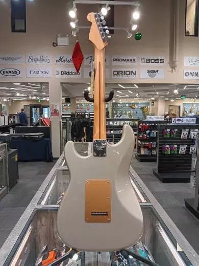 Fender - Lone Star Stratocaster - Shoreline Gold 2