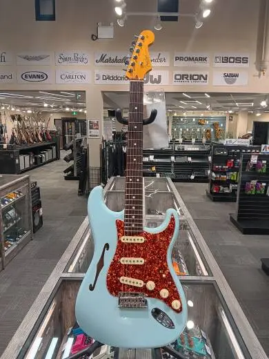 Fender - American Professional II Stratocaster Thinline, Rosewood Fingerboard with Case - Transparent Daphne Blue