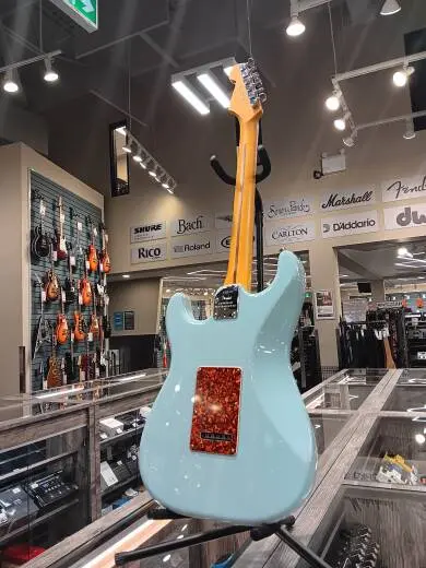 Fender - American Professional II Stratocaster Thinline, Rosewood Fingerboard with Case - Transparent Daphne Blue 2