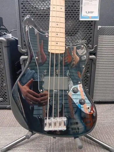 Squier - Affinity Series Jaguar Bass H, Maple Fingerboard - Black 2