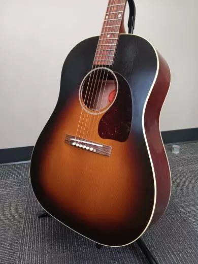 Gibson - 1942 Banner J-45 - Vintage Sunburst 2