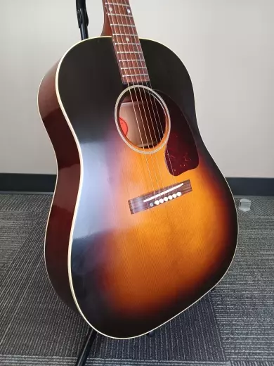 Gibson - 1942 Banner J-45 - Vintage Sunburst 2