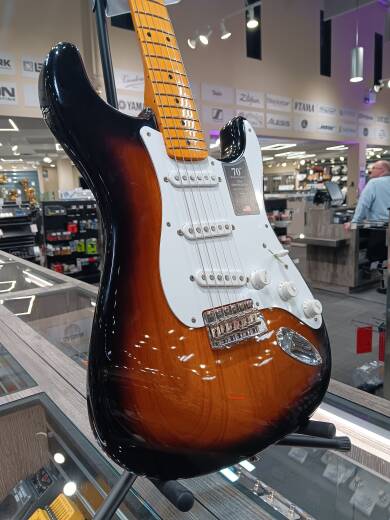 Store Special Product - Fender - 70th Anniversary American Vintage II 1954 Stratocaster, Maple Fingerboard with Case - 2-Color Sunburst