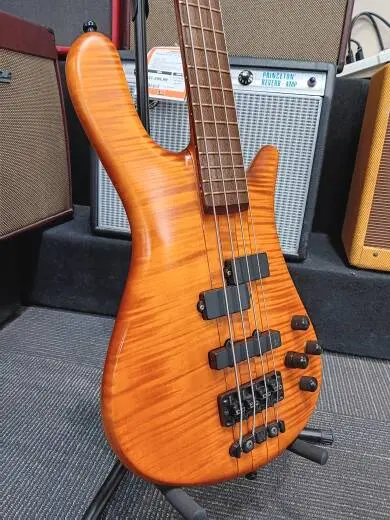 Warwick - Streamer Stage 1 Bass - Honey Violin Oil finish 2
