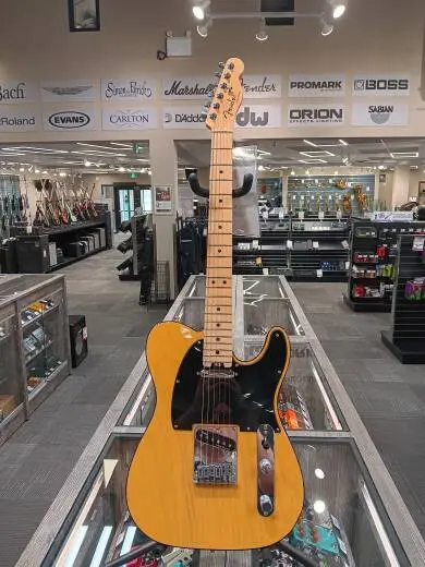 Fender - American Elite Telecaster, Maple Fingerboard, Butterscotch Blonde