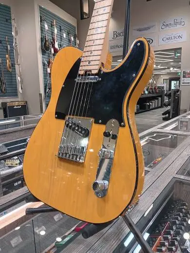 Fender - American Elite Telecaster, Maple Fingerboard, Butterscotch Blonde 2
