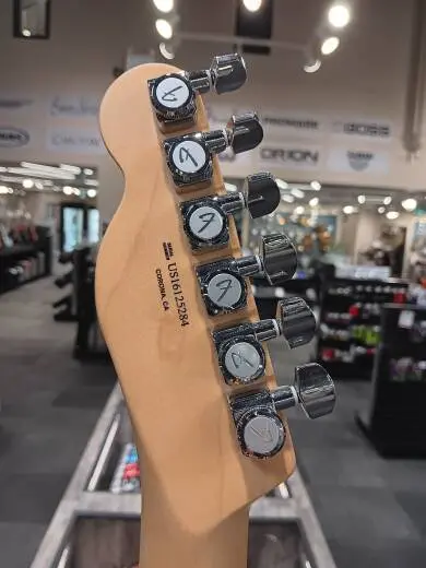 Fender - American Elite Telecaster, Maple Fingerboard, Butterscotch Blonde 2