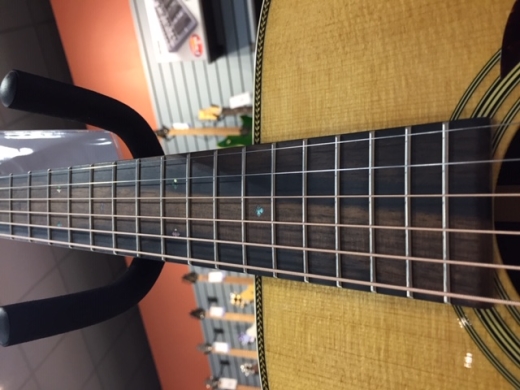 Martin Guitars - 00-28 V18 3
