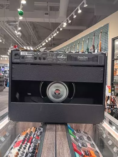 Traynor - YCV40 Guitar Combo Amp 2