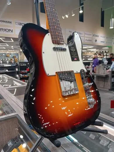 Fender - American Vintage II 1963 Telecaster, Rosewood Fingerboard - 3-Colour Sunburst 2