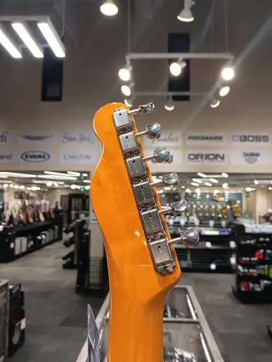 Fender - American Vintage II 1963 Telecaster, Rosewood Fingerboard - 3-Colour Sunburst 2