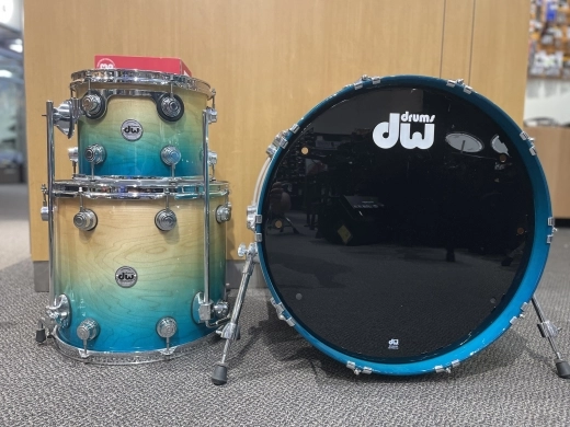 DW Pure Maple 18x22 Bass Drum 2