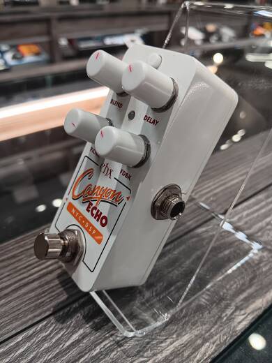 Electro-Harmonix Pico Canyon Echo Digital Delay Pedal