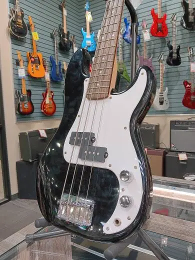 Store Special Product - Squier - Mini P Bass, Laurel Fingerboard - Black