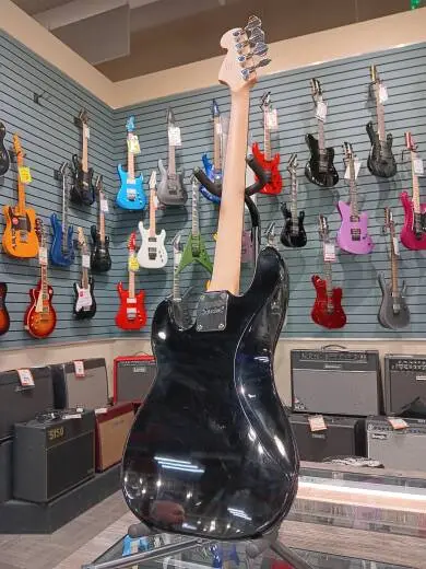 Squier - Mini P Bass, Laurel Fingerboard - Black 2