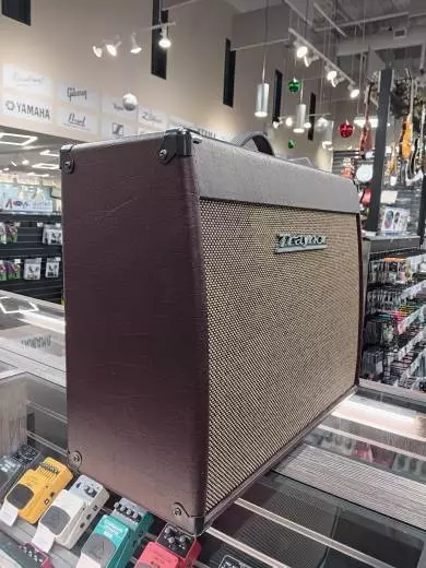 Traynor - YCV40 Wine Red 2