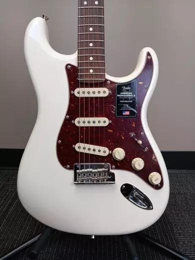 Fender - American Professional II Stratocaster - Olympic White 2