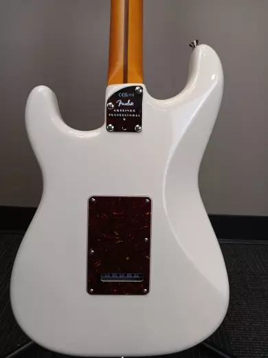 Fender - American Professional II Stratocaster - Olympic White 2