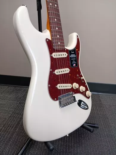 Fender - American Professional II Stratocaster - Olympic White 2