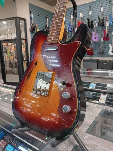 Fender Custom Shop - Limited Edition '60s Tele Thinline Journeyman Relic, Rosewood Fingerboard - Aged 3-Tone Sunburst 2