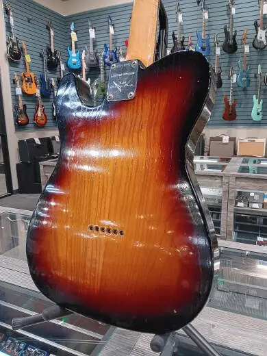 Fender Custom Shop - Limited Edition '60s Tele Thinline Journeyman Relic, Rosewood Fingerboard - Aged 3-Tone Sunburst 2