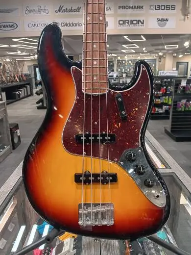 Fender - American Vintage II 1966 Jazz Bass, Rosewood Fingerboard - 3-Colour Sunburst 2