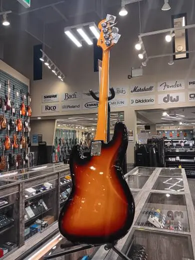 Fender - American Vintage II 1966 Jazz Bass, Rosewood Fingerboard - 3-Colour Sunburst 2