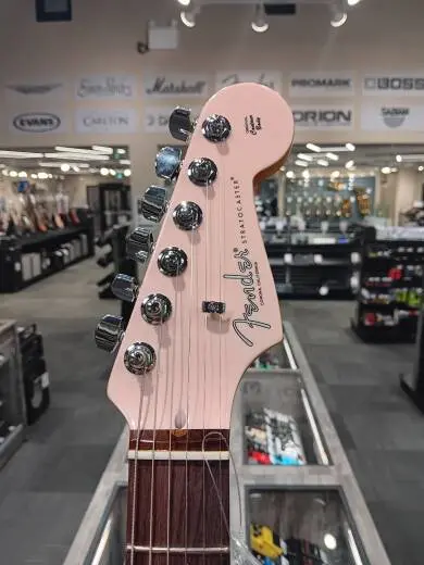 Fender - Limited Edition American Professional II Stratocaster, Rosewood Fingerboard - Shell Pink 2