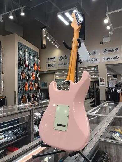 Fender - Limited Edition American Professional II Stratocaster, Rosewood Fingerboard - Shell Pink 2