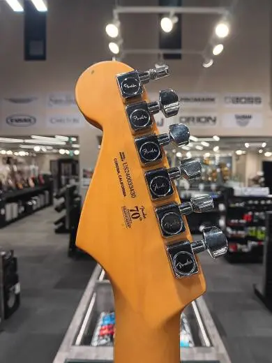 Fender - Limited Edition American Professional II Stratocaster, Rosewood Fingerboard - Shell Pink 2