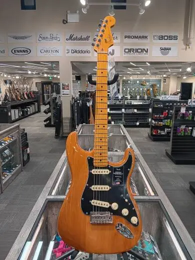 Fender - American Professional II Stratocaster, Maple Fingerboard - Roasted Pine