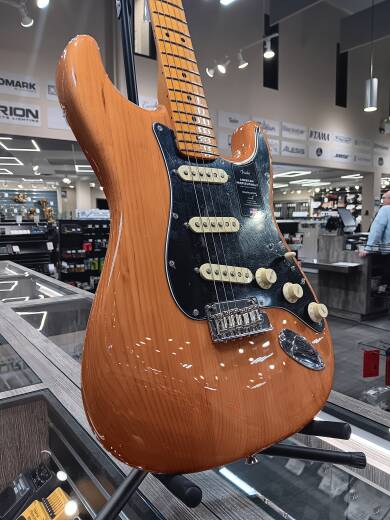 Store Special Product - Fender - American Professional II Stratocaster, Maple Fingerboard - Roasted Pine
