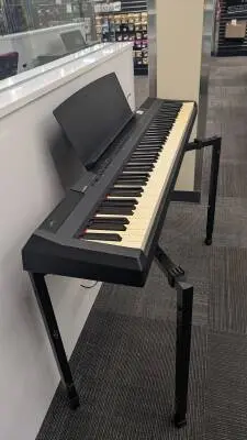 Yamaha - P105 B