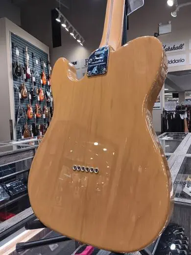 Fender - American Professional II Telecaster, Maple Fingerboard - Butterscotch Blonde 2
