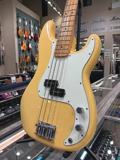 Fender - Player Precision Bass Maple - Buttercream 2
