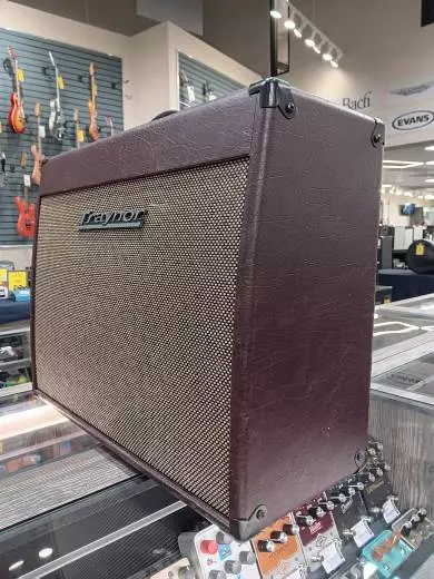 Traynor - YCV40 Wine Red 2