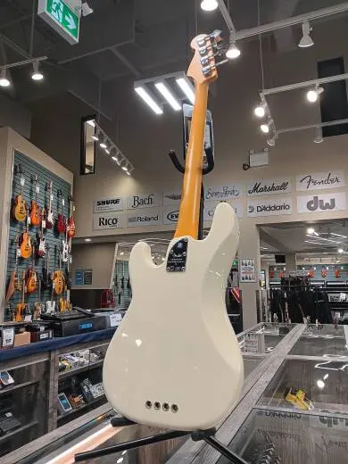 Fender - American Pro II P Bass - Olympic White 2
