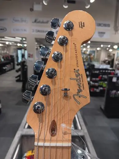 Fender - American Professional Stratocaster Maple Fingerboard - Olympic White 2