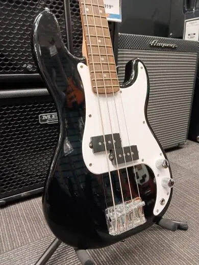 Squier - Mini P Bass, Laurel Fingerboard - Black 2