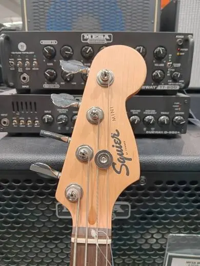 Squier - Mini P Bass, Laurel Fingerboard - Black 2