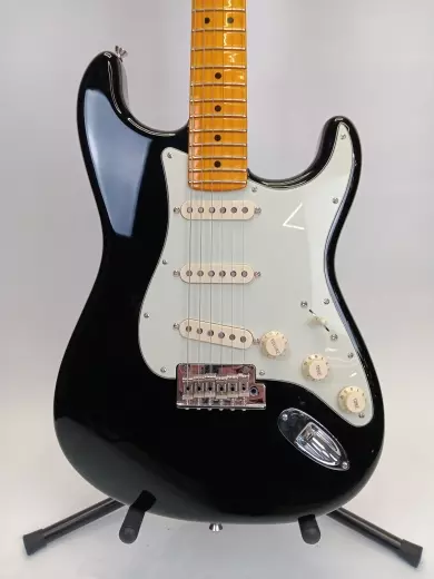 Fender - American Professional II Stratocaster, Maple Fingerboard - Black 2