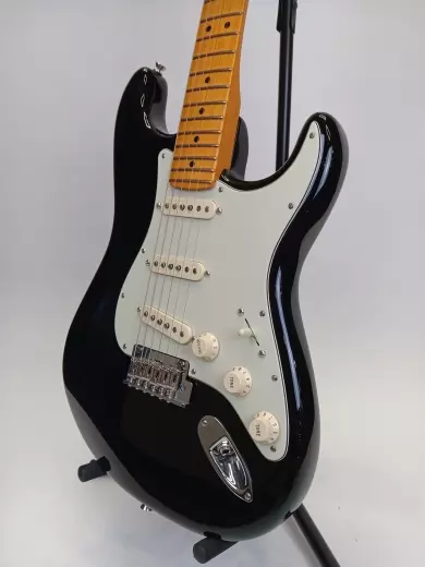 Fender - American Professional II Stratocaster, Maple Fingerboard - Black 4