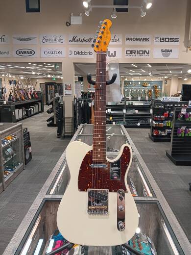 Store Special Product - Fender - American Professional II Telecaster, Rosewood Fingerboard - Olympic White
